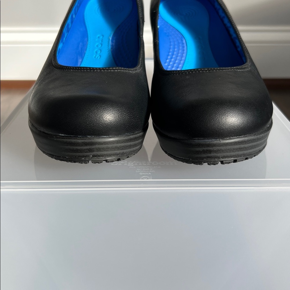 Crocs A-Leigh Closed Toe Wedge - Picture 5 of 9